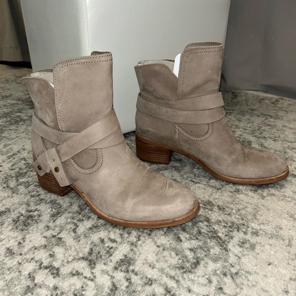 UGG Elora Boots - Picture 3 of 10